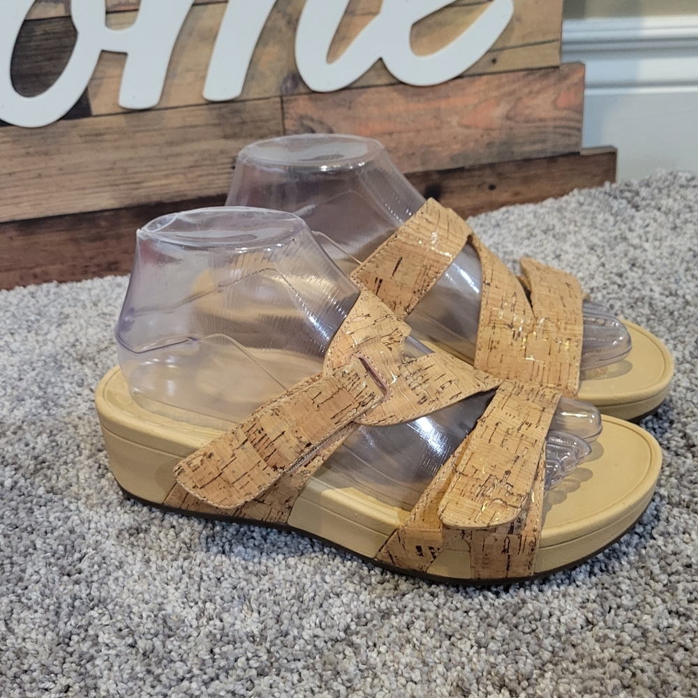 Vionic Kyla Tan Wedge Sandal Size 7